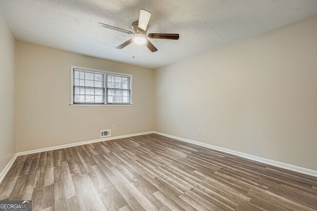 Building Photo - 2932 Marsh Ln SW