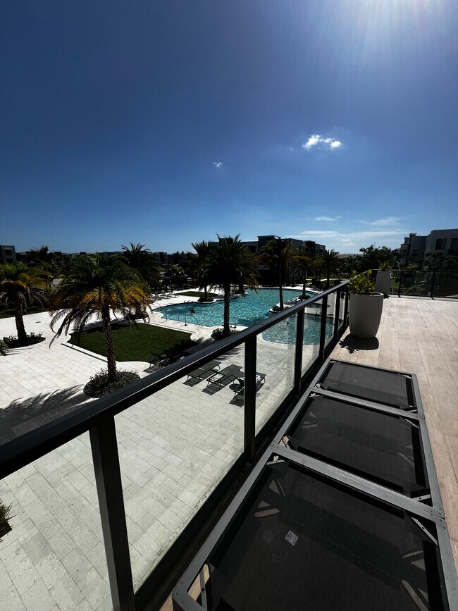 Building Photo - 670 W 74th Pl