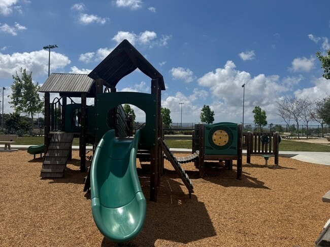 Building Photo - 5208 Surfwalk Wy