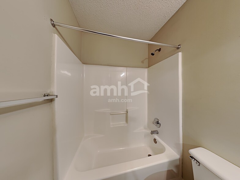 Building Photo - 145 Sandy Ln