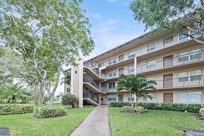 Building Photo - 13550 SW 6th Ct