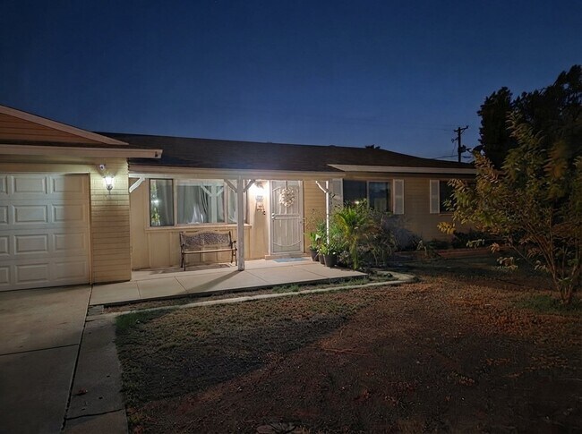 Building Photo - 3901 W Glenn Dr