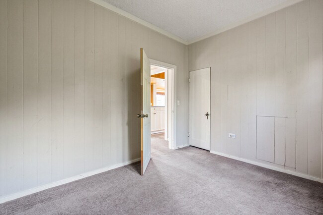 Building Photo - 7841 12th Ave NE