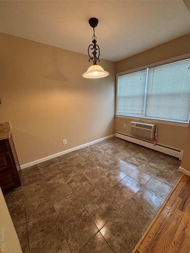 Building Photo - 4 Colonial Rd