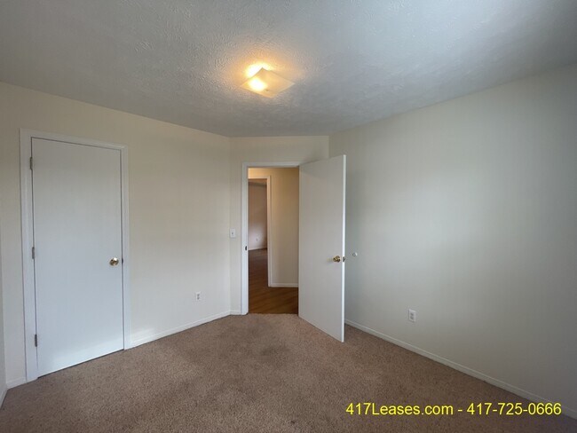 Building Photo - 1849 W Farm Rd 102
