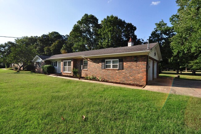 Building Photo - Golf Course Rancher