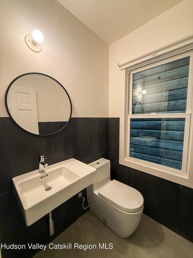 Building Photo - 438 Warren St