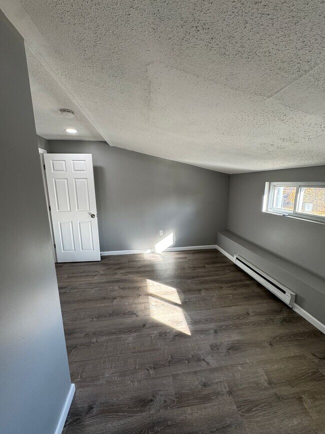 Building Photo - 1036 Chicopee St