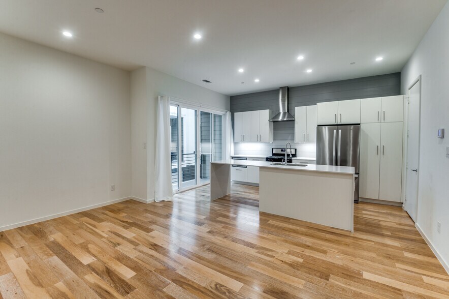 Building Photo - 3812 San Jacinto St