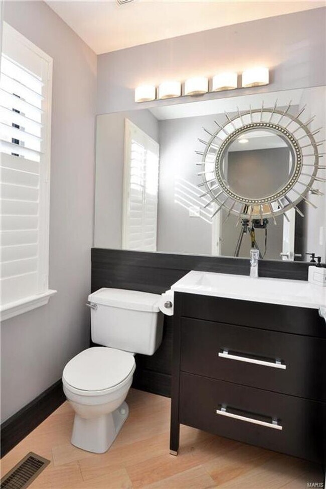 Building Photo - 869 Forest Trace Dr