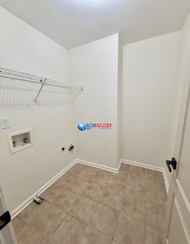 Building Photo - Spacious RENOVATED house with full walk-out basement in Jonesboro