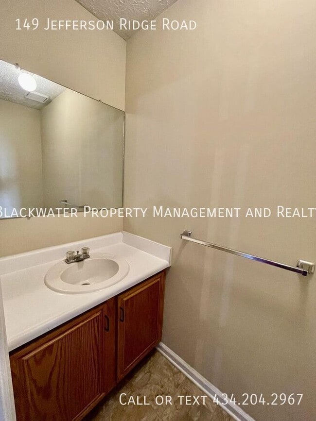 Building Photo - 149 Jefferson Ridge Rd