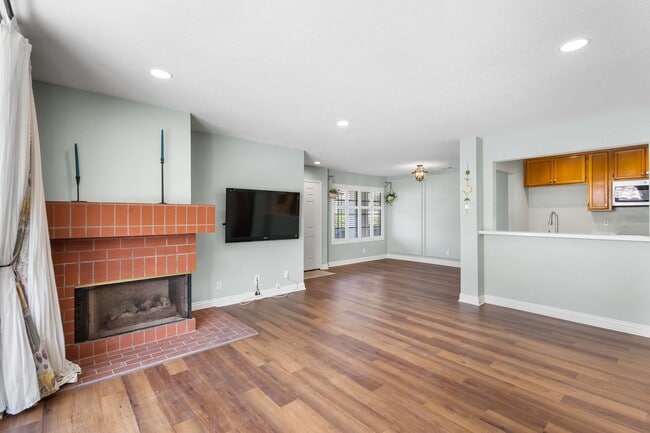 Building Photo - 2262 Martinique Ln