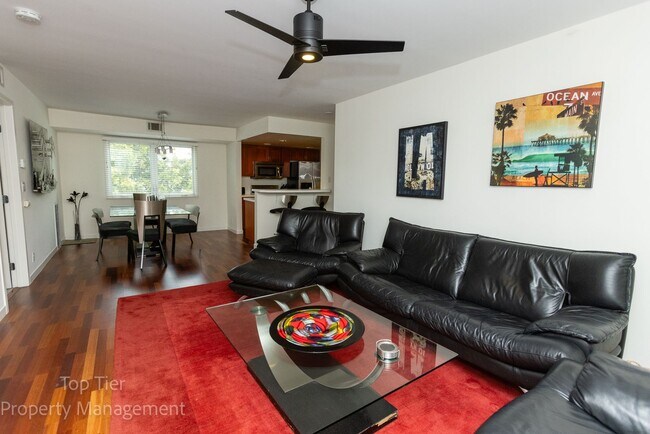 Building Photo - 2-bed, 2-bath 972sqft condo, walking distance to beach in Carlsbad Village, literally one block o...