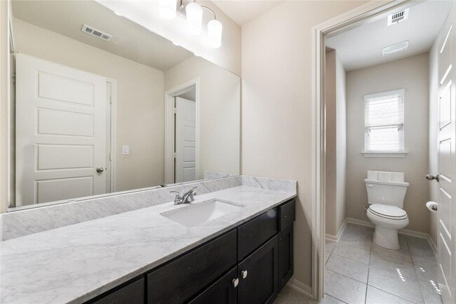 Building Photo - 5104 Alonso Dr