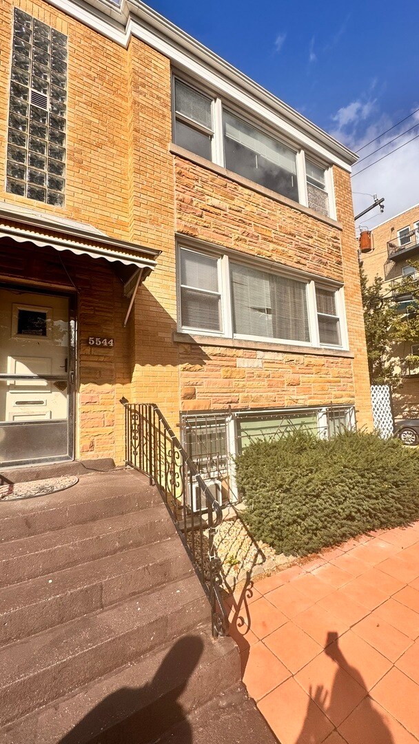 Building Photo - 5544 N Campbell Ave