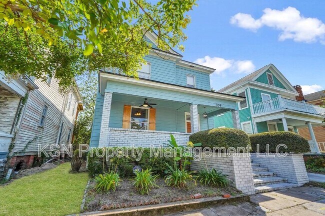 Building Photo - 309 W 33rd St