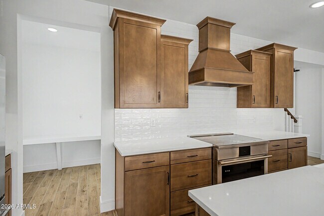 Building Photo - 1131 E Yellowstone Pl