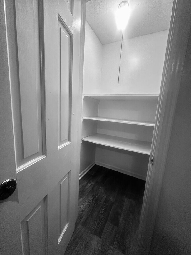 Building Photo - 3340 Pinewood Ave