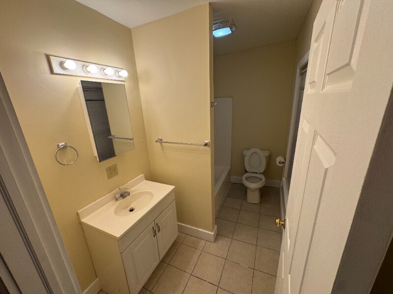 Building Photo - 7 Second St