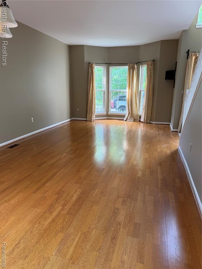 Building Photo - 35285 Pennington Dr