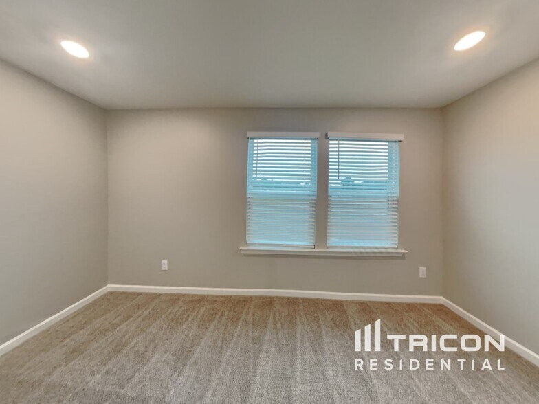 Building Photo - 233 John Stark Dr