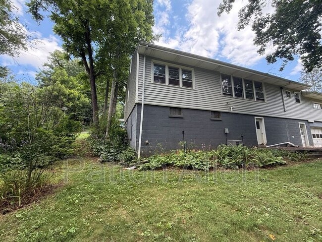 Building Photo - 110 Locust Ct