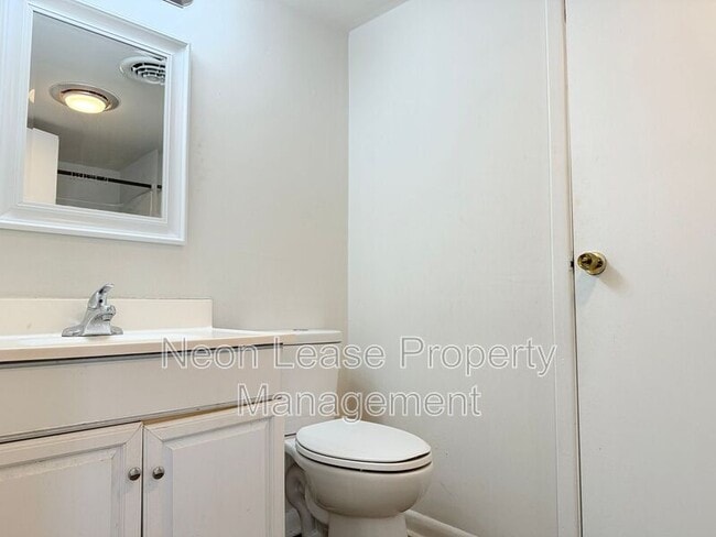 Building Photo - 745 Clarence St