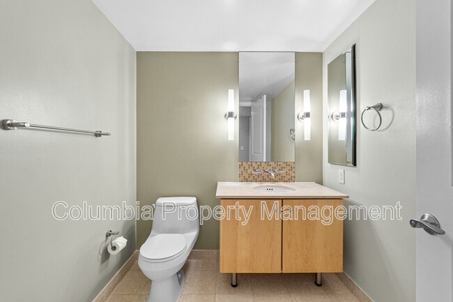 Building Photo - 1025 1st St SE