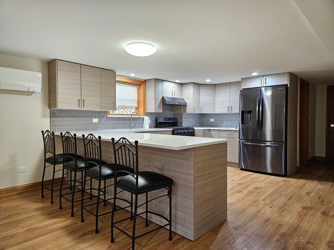 Building Photo - 6509 Sunnyside Ave