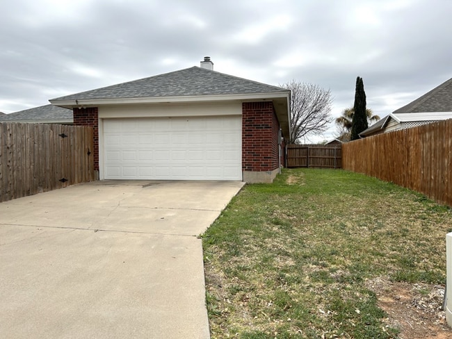 Building Photo - 3570 Grandview Dr
