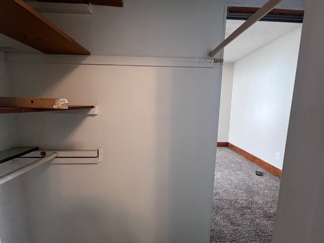 Building Photo - Three Bedroom Single Family Home on SW Side!