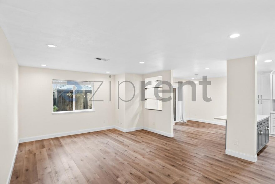 Building Photo - Unit