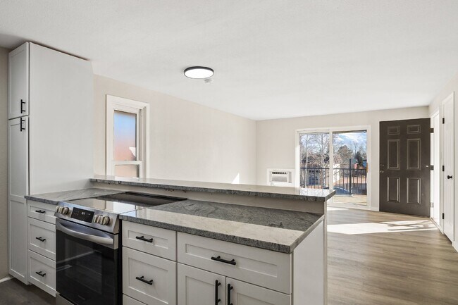 Building Photo - 2-Bedroom Gem with Granite Countertops Available in May