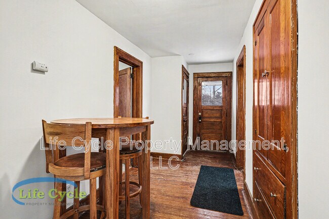 Building Photo - 507 Eastern Ave SE