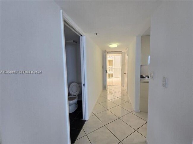 Building Photo - 1717 N Bayshore Dr