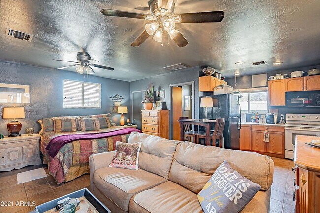 Building Photo - CUTE 2 Bedroom 1 Bath bungalow in Sunnyslope with full casita