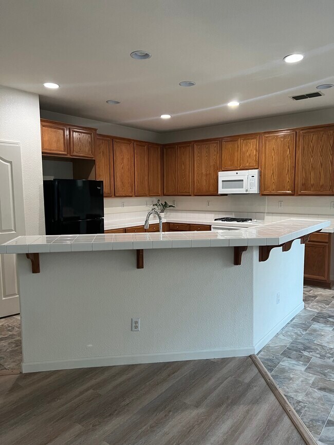 Building Photo - 252 Crescent Moon Dr