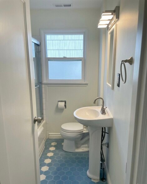 Building Photo - 4413 47th Ave SW