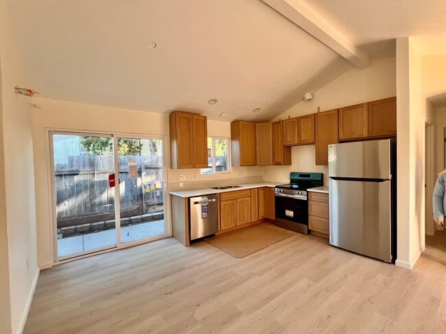 Building Photo - 1561 Royal Way