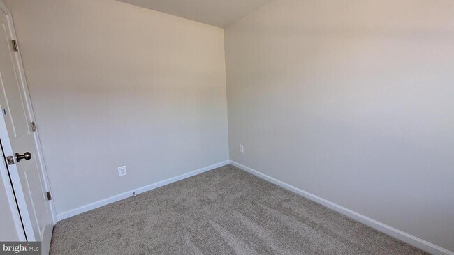 Building Photo - 413 SILVER BIRCH Dr