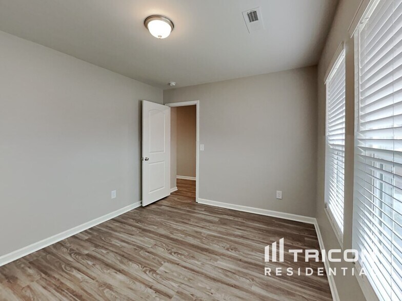 Building Photo - 4120 Devonwood Ct