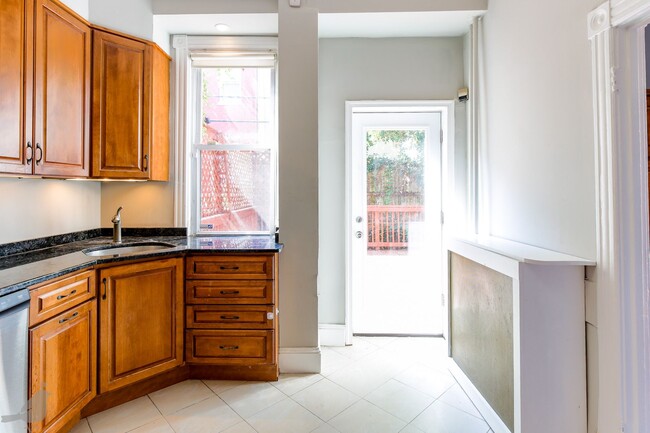 Building Photo - Classy Columbia Heights Row Home! 1/2 Off ...