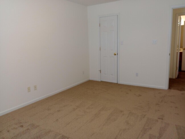 Building Photo - 1724 Louise Cir