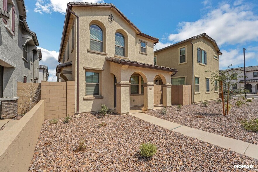 Building Photo - 1218 W Sparrow Dr