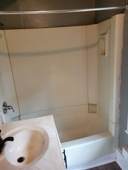 Building Photo - 38 Quimby St NE