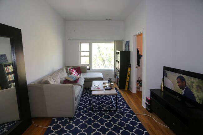 Building Photo - 430 S Racine Ave