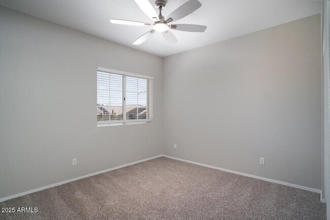 Building Photo - 2550 E Taro Ln