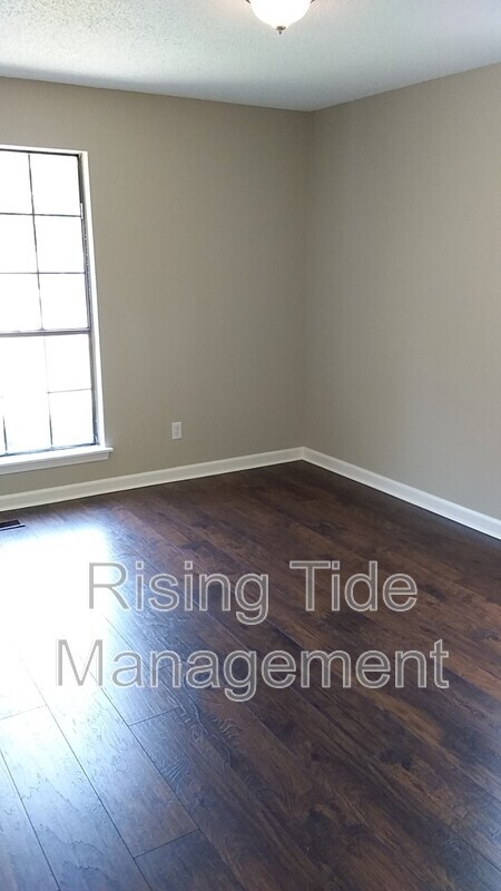 Building Photo - 627 Tambay Dr