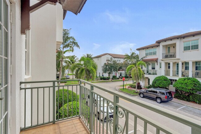 Building Photo - 11960 SW 27th Ct